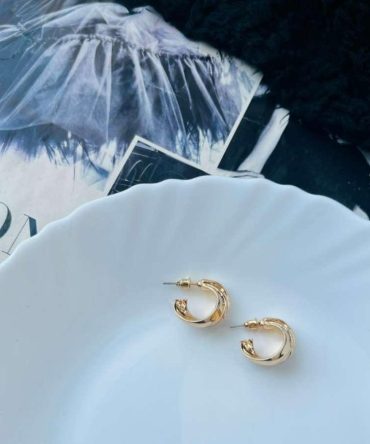 Twisted Glossy Earrings