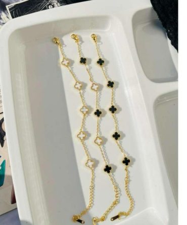 Minimal Clover Bracelet~ Anti Tarnish