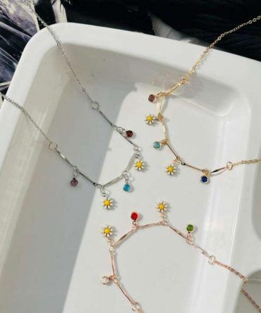 Multicolor Daisy Necklace