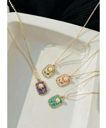 Daisy Pearl Necklace