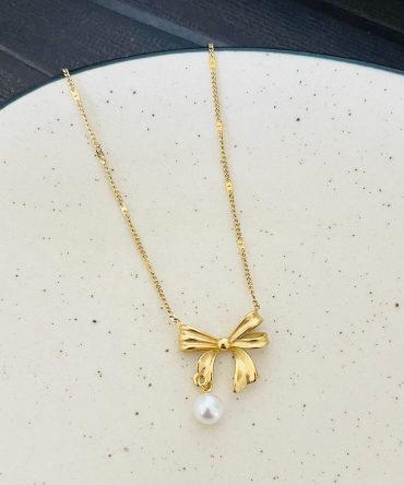 Bow Pearl Necklace~ Anti Tarnish