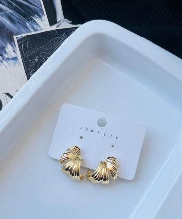 Floral Shell Earrings