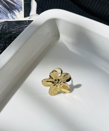 Golden Floral Ring~ Anti Tarnish