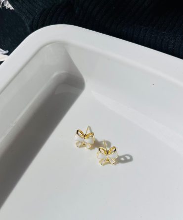 Minimal Bow Earrings
